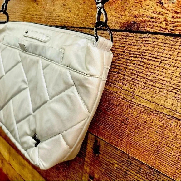 Lug RFID Medium Crossbody - Flare 2 - Picture 4 of 11